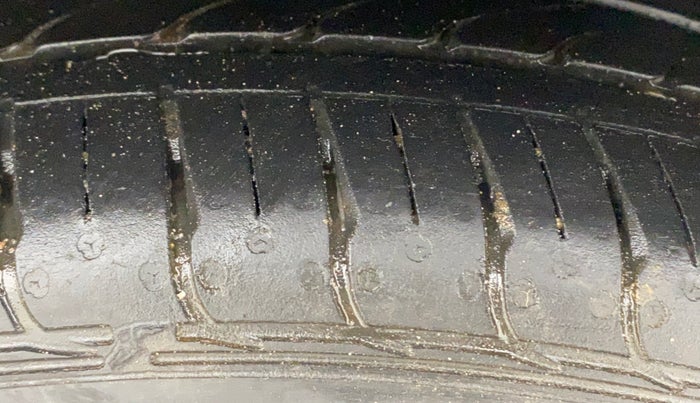 2022 Hyundai GRAND I10 NIOS ASTA 1.2 KAPPA VTVT, Petrol, Manual, 21,899 km, Left Rear Tyre Tread