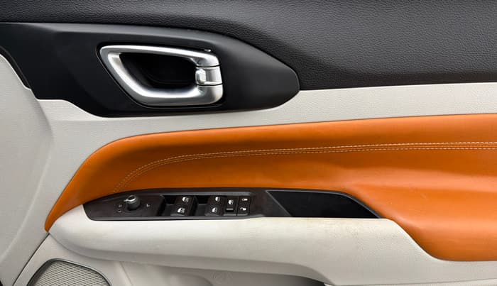 2021 Jeep Compass LONGITUDE (O) 1.4 PETROL DCT, Petrol, Automatic, 1,19,062 km, Driver Side Door Panels Control