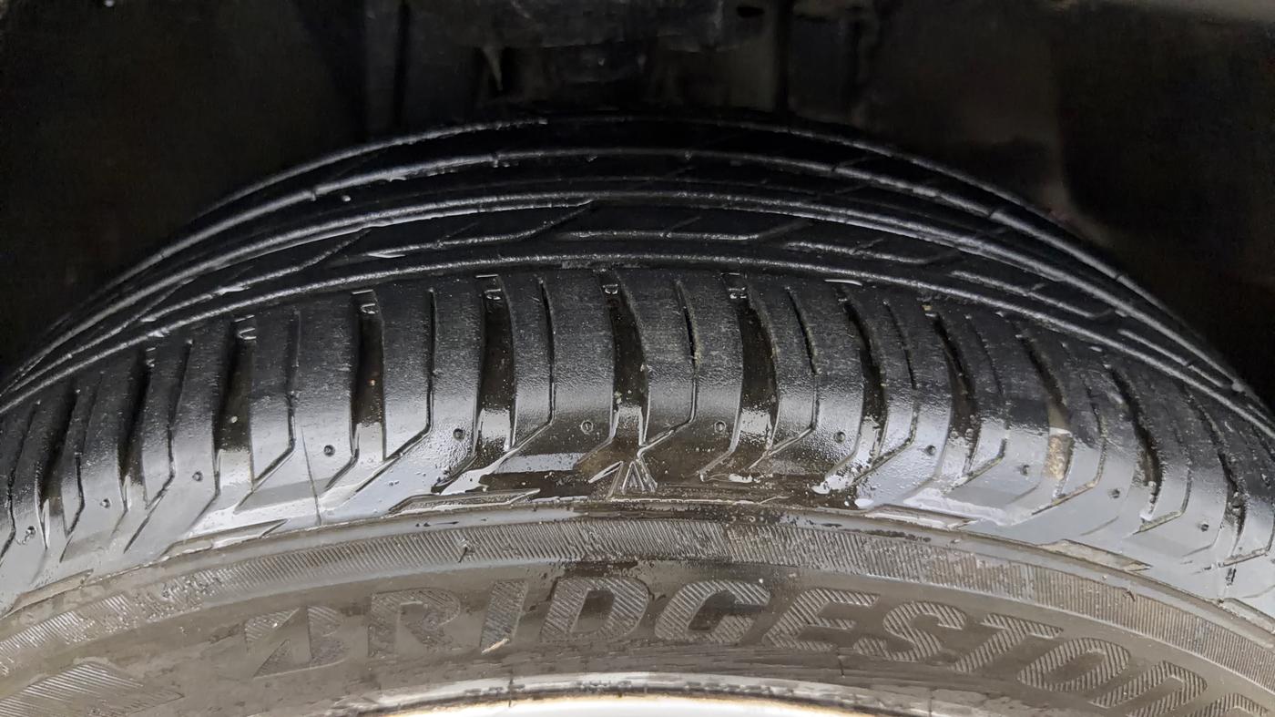 2021 Jeep Compass LONGITUDE (O) 1.4 PETROL DCT, Petrol, Automatic, 1,19,062 km, Right Front Tyre Tread
