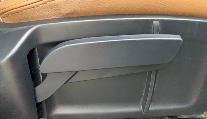 2019 Tata Harrier XM 2.0L KRYOTEC, Diesel, Manual, 47,377 km, Driver Side Adjustment Panel