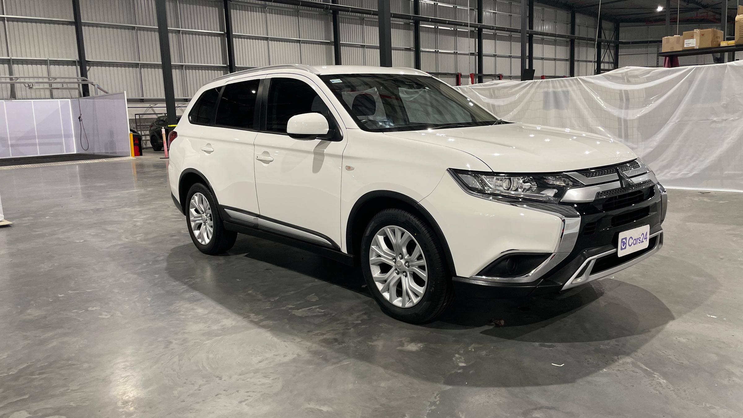 Mitsubishi Outlander image