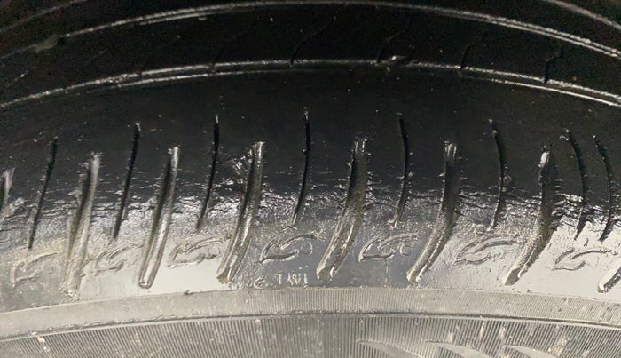 2020 Hyundai VENUE SX PLUS 1.0 TURBO DCT, Petrol, Automatic, 54,804 km, Right Front Tyre Tread