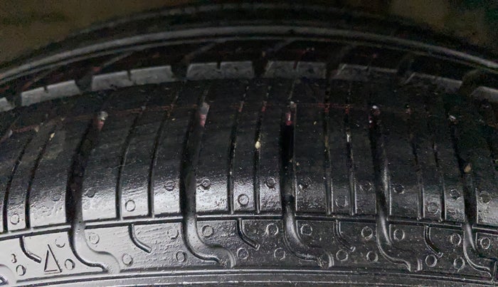 2018 Maruti Dzire ZDI AMT, Diesel, Automatic, 52,951 km, Right Front Tyre Tread