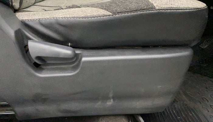 2014 Maruti Wagon R 1.0 LXI CNG, CNG, Manual, 74,569 km, Driver Side Adjustment Panel