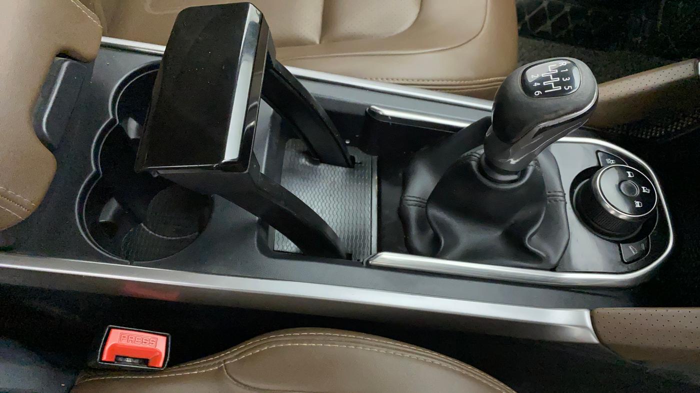 2019 Tata Harrier XZ 2.0L, Diesel, Manual, 1,20,764 km, Gear Lever