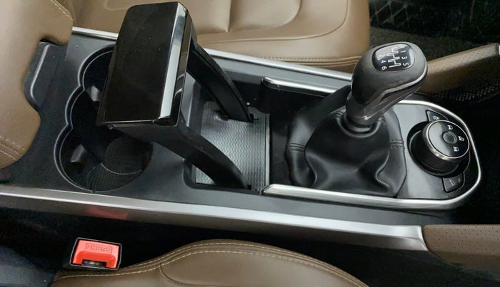 2019 Tata Harrier XZ 2.0L, Diesel, Manual, 1,20,764 km, Gear Lever