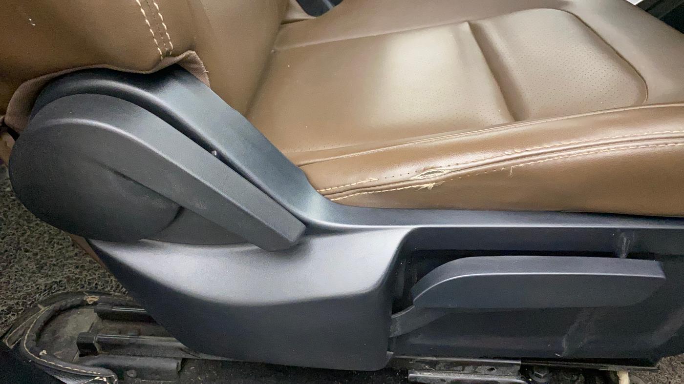 2019 Tata Harrier XZ 2.0L, Diesel, Manual, 1,20,764 km, Driver Side Adjustment Panel