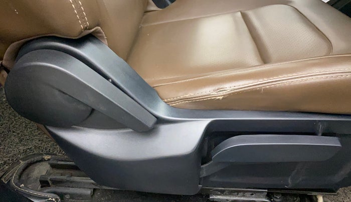 2019 Tata Harrier XZ 2.0L, Diesel, Manual, 1,20,764 km, Driver Side Adjustment Panel