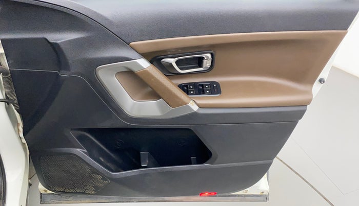 2019 Tata Harrier XZ 2.0L, Diesel, Manual, 1,20,764 km, Driver Side Door Panels Control