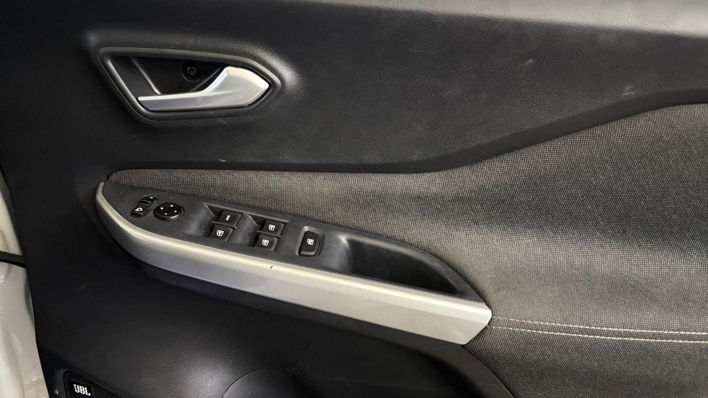 2021 Nissan MAGNITE XV PREMIUM, Petrol, Manual, 49,042 km, Driver Side Door Panels Control