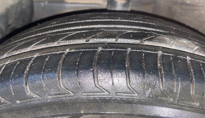 2016 Hyundai Grand i10 SPORTZ 1.1 CRDI, Diesel, Manual, 86,720 km, Left Front Tyre Tread