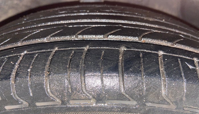 2016 Hyundai Grand i10 SPORTZ 1.1 CRDI, Diesel, Manual, 86,720 km, Right Front Tyre Tread
