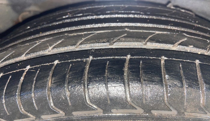 2016 Hyundai Grand i10 SPORTZ 1.1 CRDI, Diesel, Manual, 86,720 km, Right Rear Tyre Tread