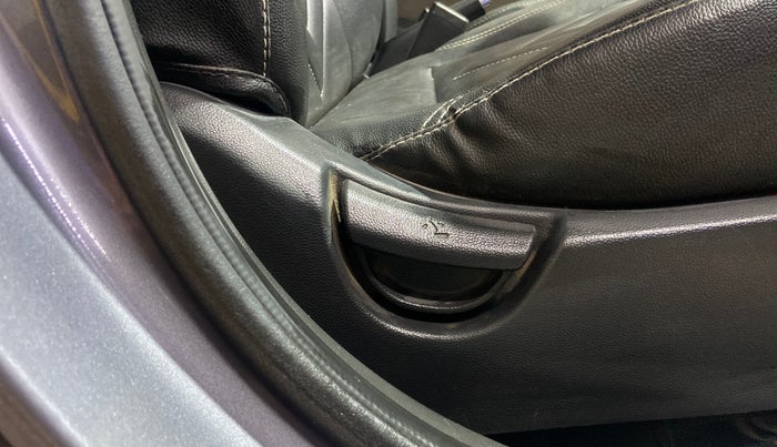 2016 Hyundai Grand i10 SPORTZ 1.1 CRDI, Diesel, Manual, 86,720 km, Driver Side Adjustment Panel