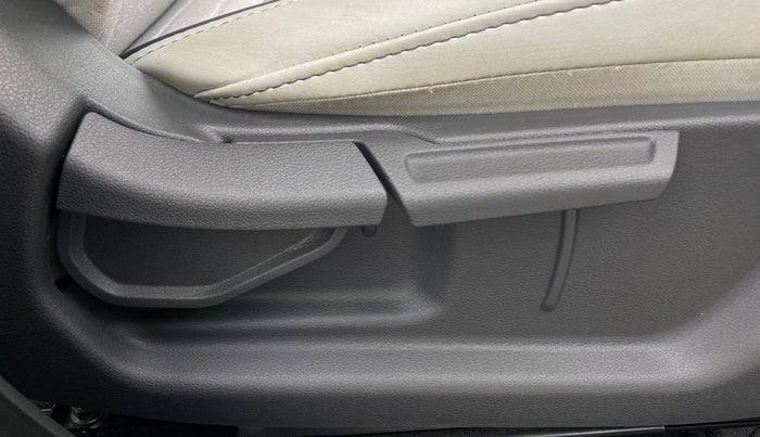 2024 Hyundai GRAND I10 NIOS SPORTZ AMT 1.2 KAPPA VTVT, Petrol, Automatic, 5,699 km, Driver Side Adjustment Panel