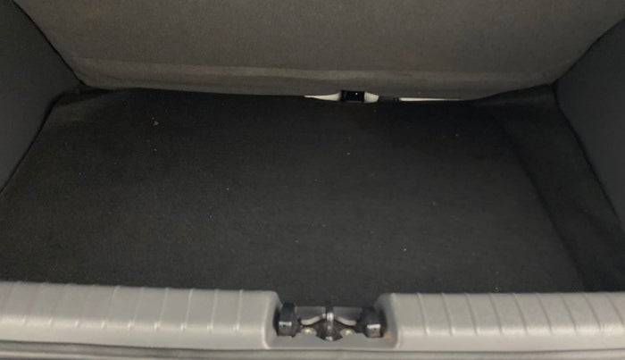 2024 Hyundai GRAND I10 NIOS SPORTZ AMT 1.2 KAPPA VTVT, Petrol, Automatic, 5,699 km, Boot Inside