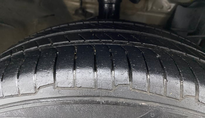 2015 Nissan Micra XV CVT, CNG, Automatic, 96,265 km, Right Front Tyre Tread