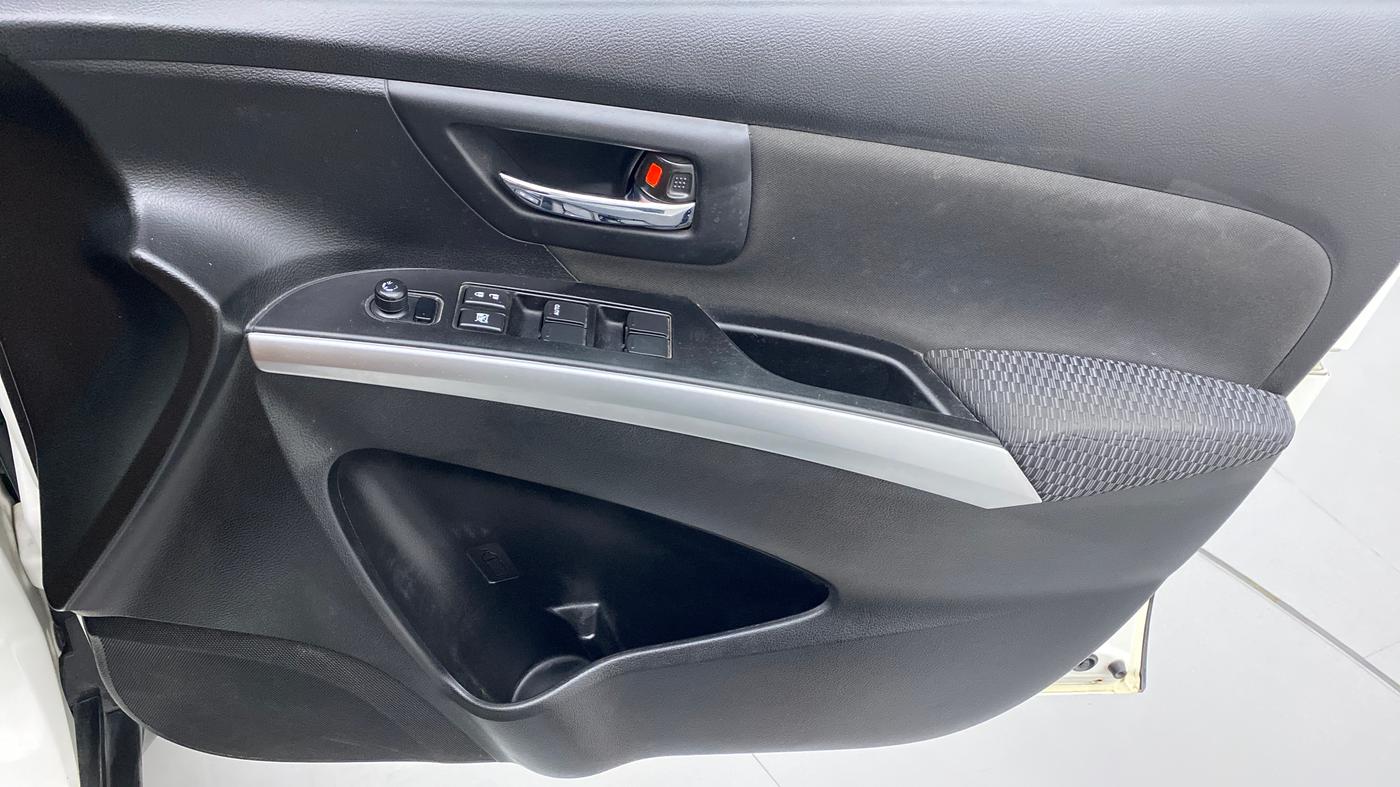 2018 Maruti S Cross ZETA 1.3 SHVS, Diesel, Manual, 69,903 km, Driver Side Door Panels Control