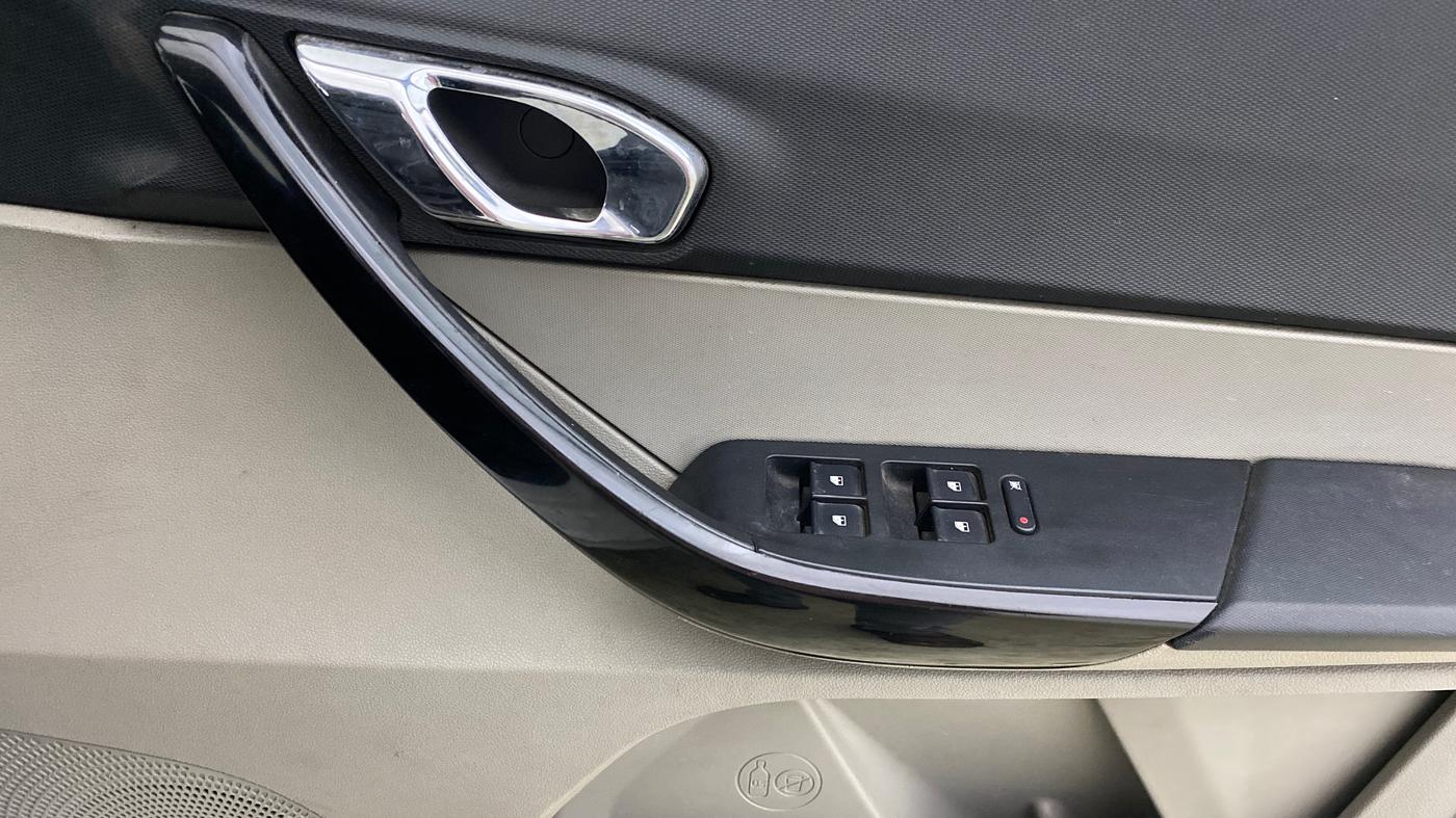 2017 Tata Tiago XZ PETROL, Petrol, Manual, 30,574 km, Driver Side Door Panels Control