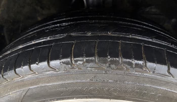 2021 Maruti Baleno ZETA PETROL 1.2, Petrol, Manual, 68,462 km, Right Front Tyre Tread