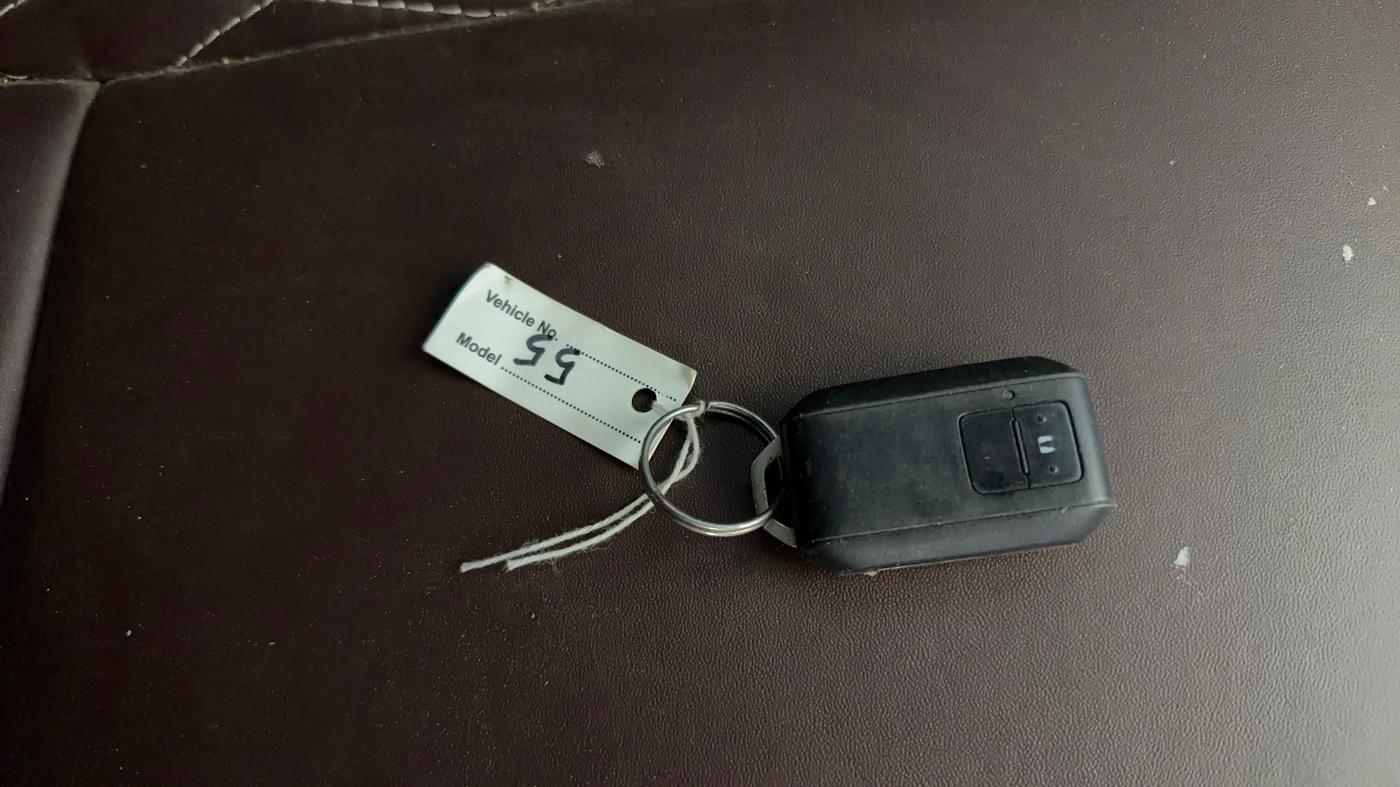 2021 Maruti Baleno ZETA PETROL 1.2, Petrol, Manual, 68,384 km, Key Close Up