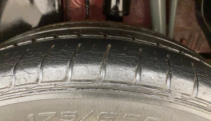 2014 Tata Bolt XT REVOTRON, Petrol, Manual, 26,122 km, Left Rear Tyre Tread