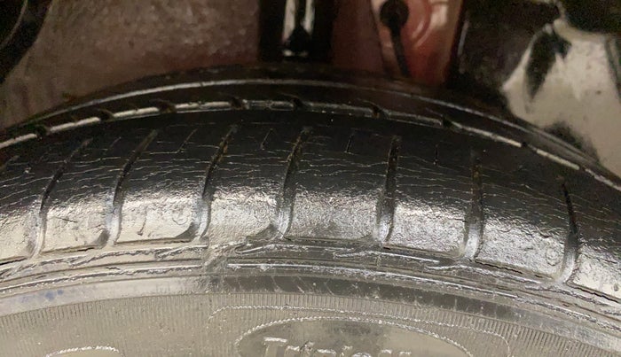 2014 Tata Bolt XT REVOTRON, Petrol, Manual, 26,122 km, Right Rear Tyre Tread