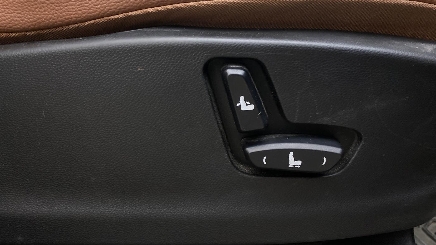 2021 MG HECTOR PLUS SHARP 1.5 PETROL TURBO DCT 6-STR, Petrol, Automatic, 53,359 km, Driver Side Adjustment Panel
