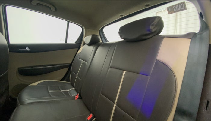 2011 Hyundai i20 SPORTZ 1.4 CRDI, Diesel, Manual, 98,574 km, Right Side Rear Door Cabin