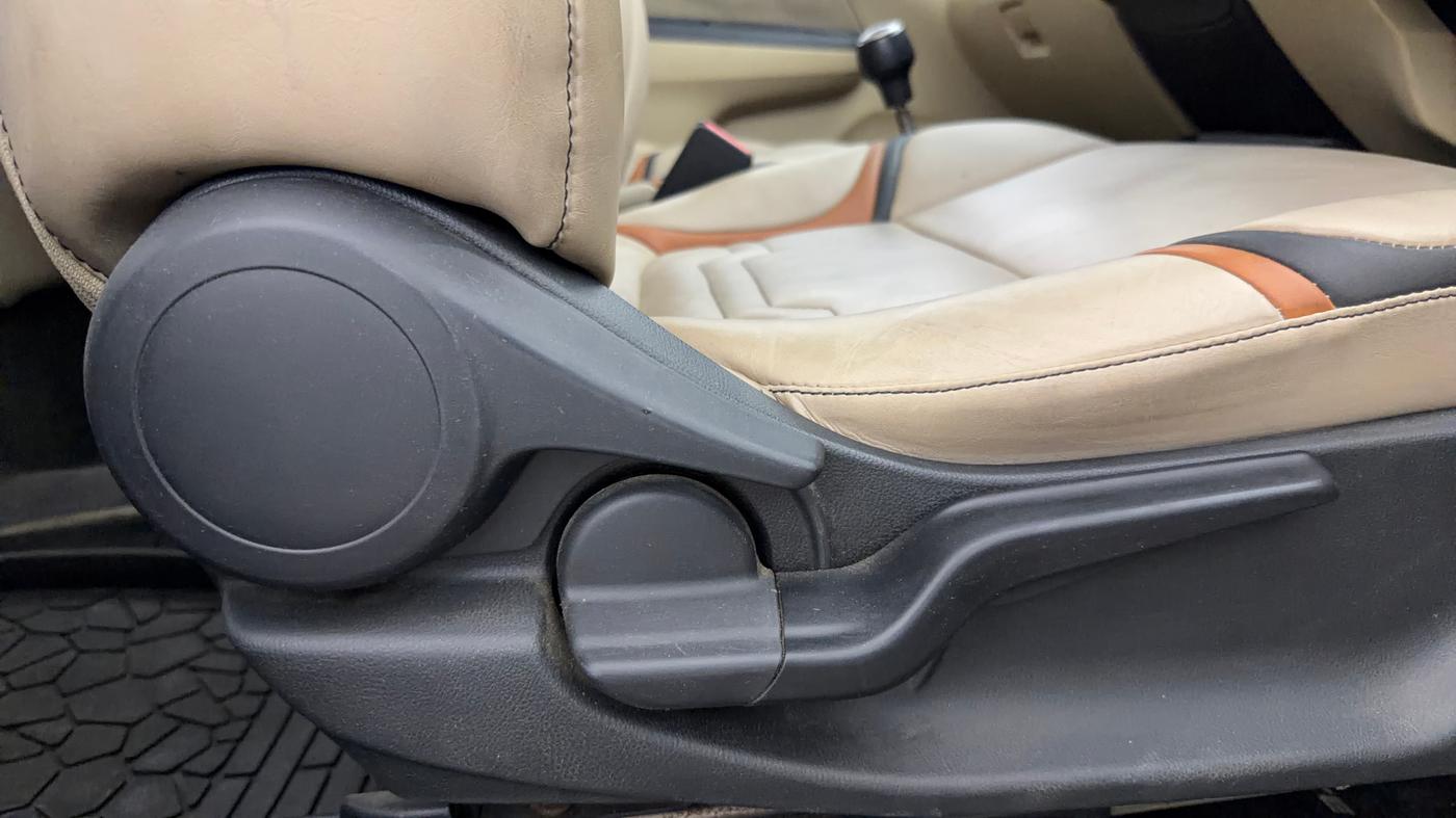 2018 Honda Amaze 1.2L I-VTEC VX, Petrol, Manual, 92,093 km, Driver Side Adjustment Panel