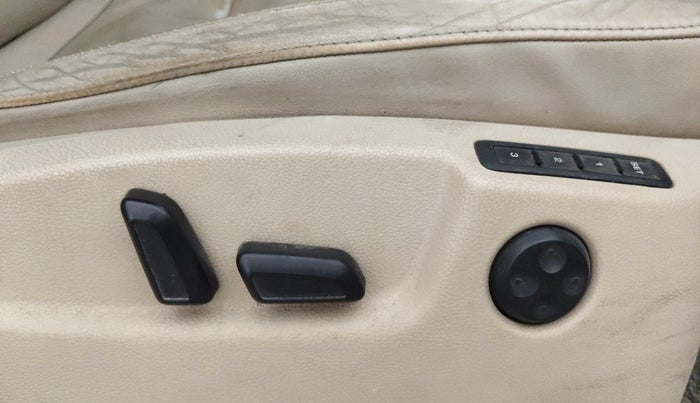 2013 Skoda Superb ELEGANCE 2.0 TDI CR AT, Diesel, Automatic, 68,183 km, Driver Side Adjustment Panel