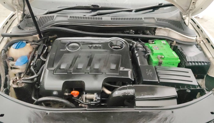 2013 Skoda Superb ELEGANCE 2.0 TDI CR AT, Diesel, Automatic, 68,183 km, Engine View