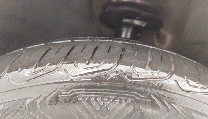 2013 Skoda Superb ELEGANCE 2.0 TDI CR AT, Diesel, Automatic, 68,183 km, Left Front Tyre Tread