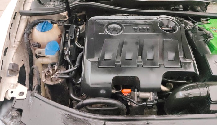 2013 Skoda Superb ELEGANCE 2.0 TDI CR AT, Diesel, Automatic, 68,183 km, Engine View - Right