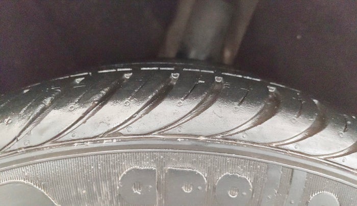 2013 Skoda Superb ELEGANCE 2.0 TDI CR AT, Diesel, Automatic, 68,183 km, Right Rear Tyre Tread