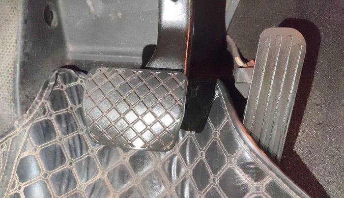 2013 Skoda Superb ELEGANCE 2.0 TDI CR AT, Diesel, Automatic, 68,183 km, Pedals