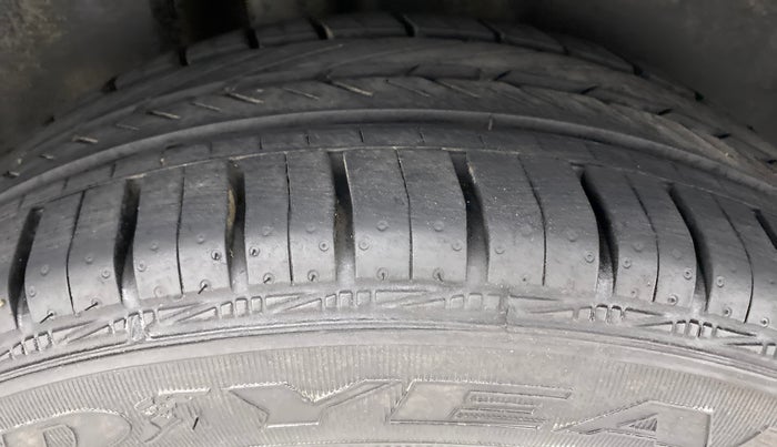 2014 Volkswagen Vento HIGHLINE PETROL, Petrol, Manual, 37,032 km, Right Rear Tyre Tread