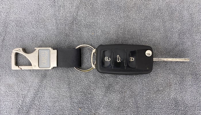 2014 Volkswagen Vento HIGHLINE PETROL, Petrol, Manual, 37,032 km, Key Close Up