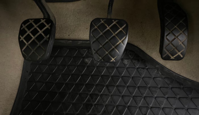 2014 Volkswagen Vento HIGHLINE PETROL, Petrol, Manual, 37,032 km, Pedals