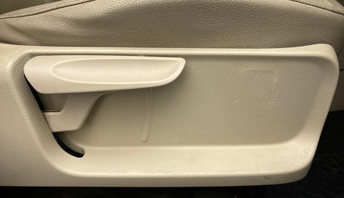 2014 Volkswagen Vento HIGHLINE PETROL, Petrol, Manual, 37,032 km, Driver Side Adjustment Panel