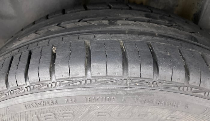 2014 Volkswagen Vento HIGHLINE PETROL, Petrol, Manual, 37,032 km, Left Rear Tyre Tread