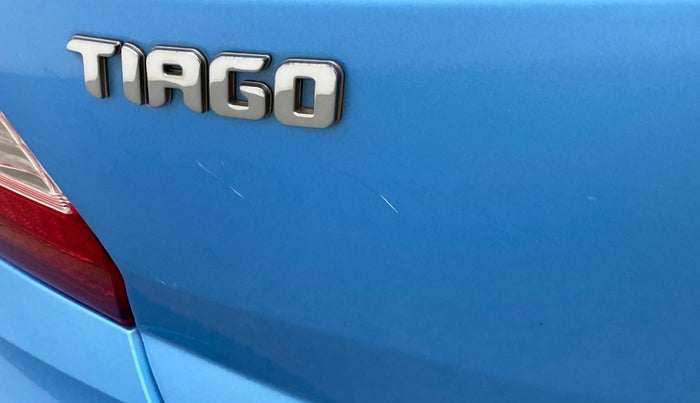 2016 Tata Tiago XZ PETROL, Petrol, Manual, 38,286 km, Dicky (Boot door) - Minor scratches