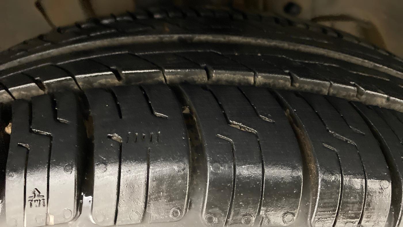 2016 Tata Tiago XZ PETROL, Petrol, Manual, 38,286 km, Right Front Tyre Tread