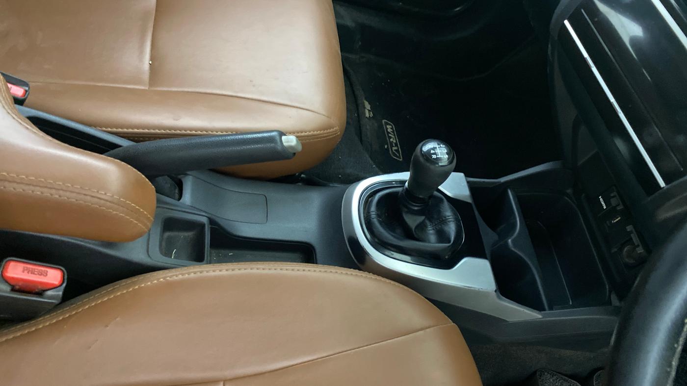 2017 Honda WR-V 1.2L I-VTEC VX MT, Petrol, Manual, 1,37,759 km, Gear Lever