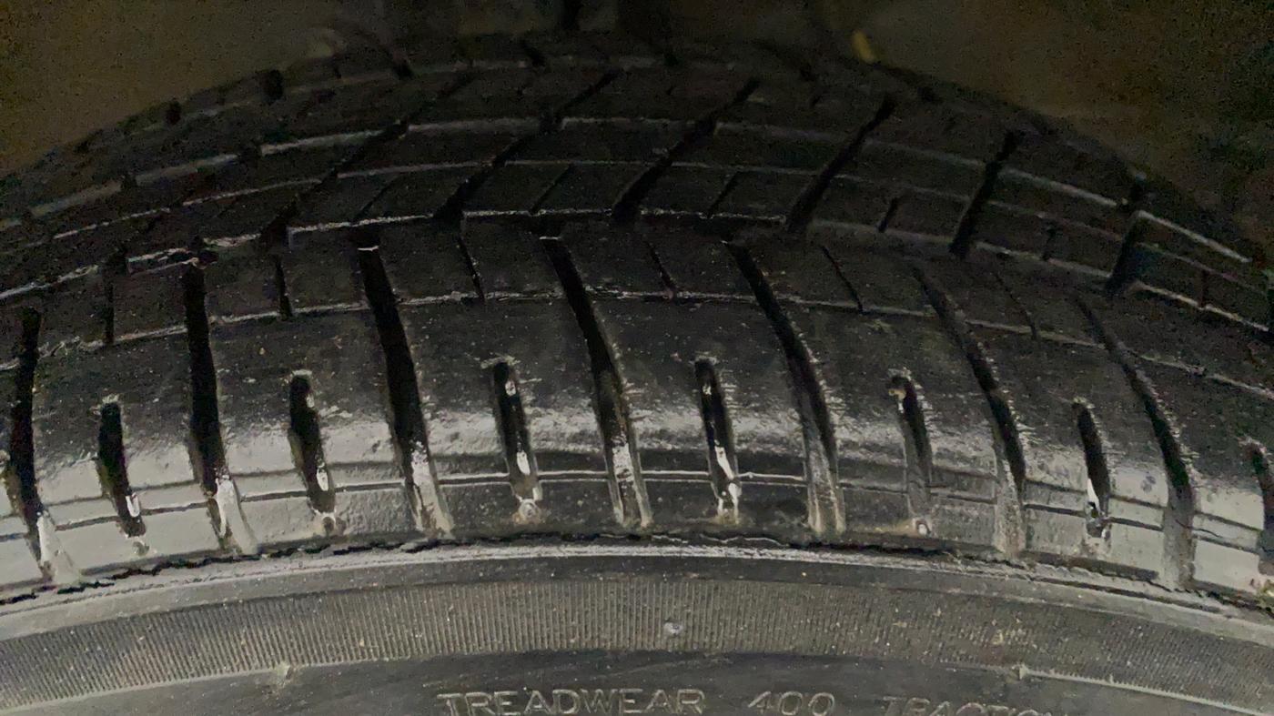 2017 Maruti Wagon R 1.0 VXI + (O) AMT, Petrol, Automatic, 15,076 km, Right Front Tyre Tread