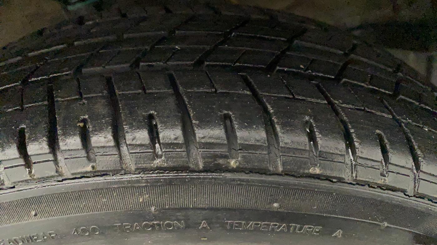 2017 Maruti Wagon R 1.0 VXI + (O) AMT, Petrol, Automatic, 15,076 km, Left Front Tyre Tread