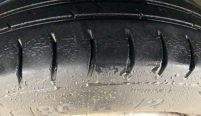 2015 Hyundai Eon ERA +, Petrol, Manual, 72,673 km, Left Front Tyre Tread