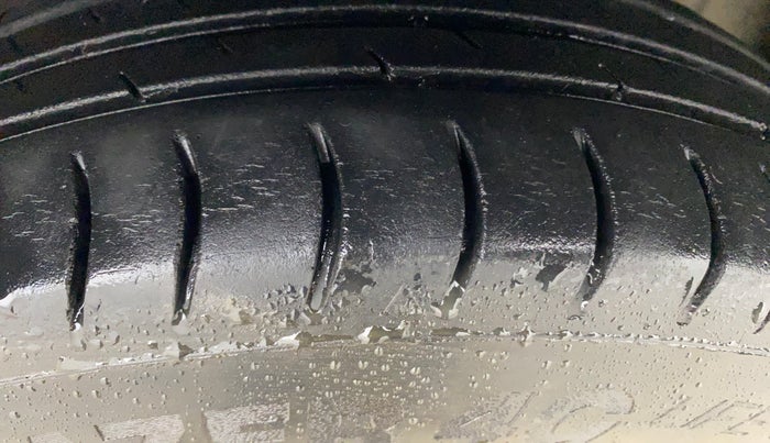 2015 Hyundai Eon ERA +, Petrol, Manual, 72,673 km, Right Front Tyre Tread