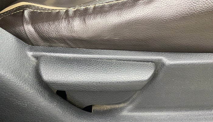 2015 Hyundai Eon ERA +, Petrol, Manual, 72,673 km, Driver Side Adjustment Panel