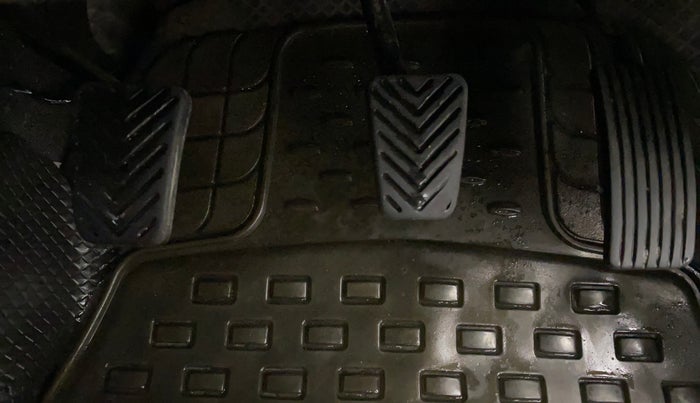 2015 Hyundai Eon ERA +, Petrol, Manual, 72,673 km, Pedals